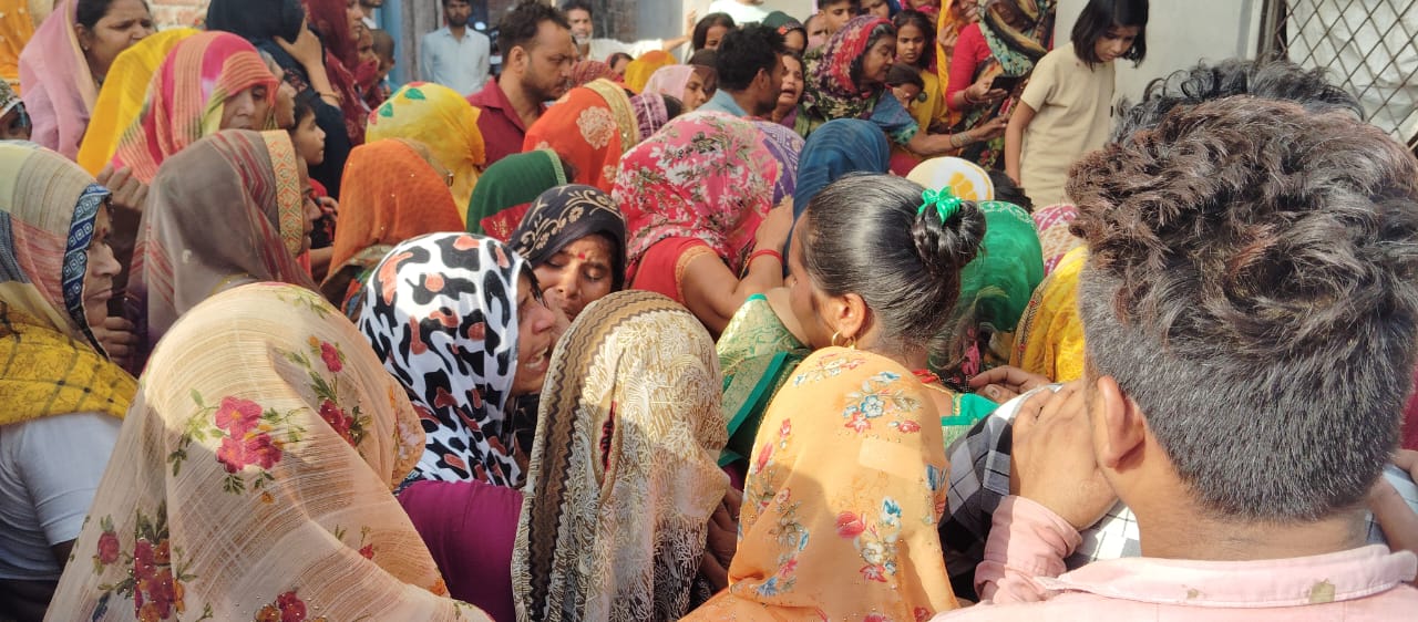 पचास वर्षीय महिला को कार ने मारी टक्कर उपचार के दौरान हुई मौत
